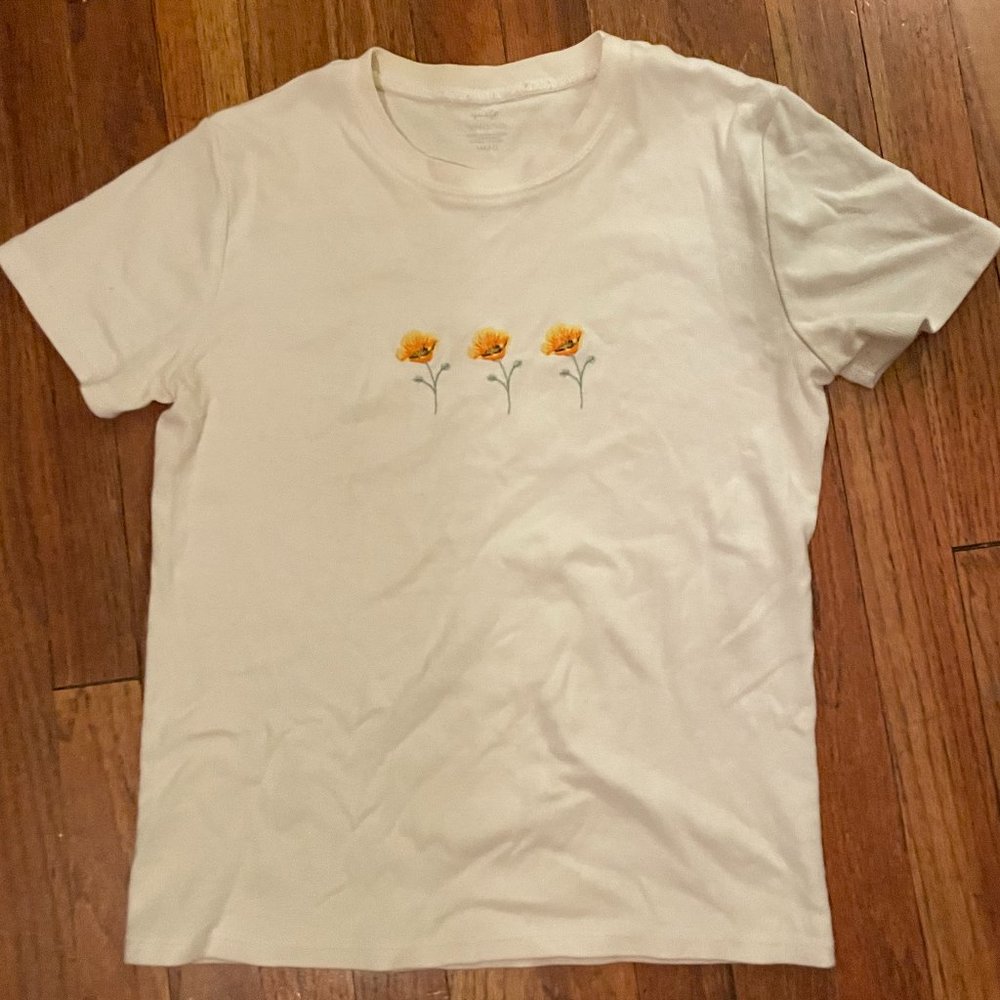 Brandy Melville White Flower T-shirt